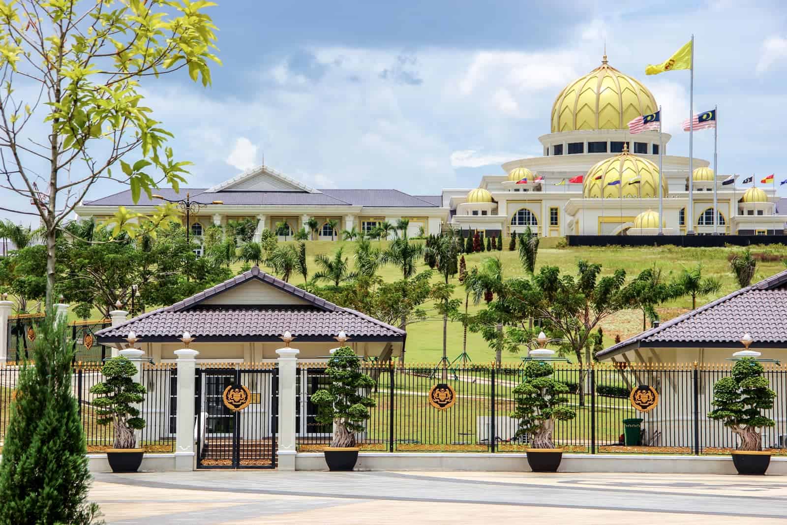 HOÀNG CUNG MALAYSIA – THÁP ĐÔI PETRONAS (Ăn 3 bữa)